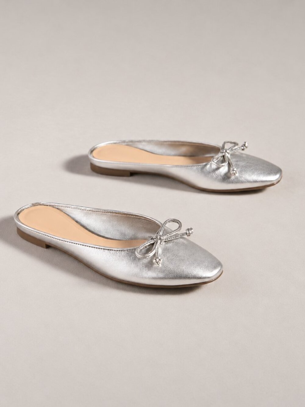 Schutz Lolita Silver Metallic Leather Bow Mule Flats Size 8 New in Box